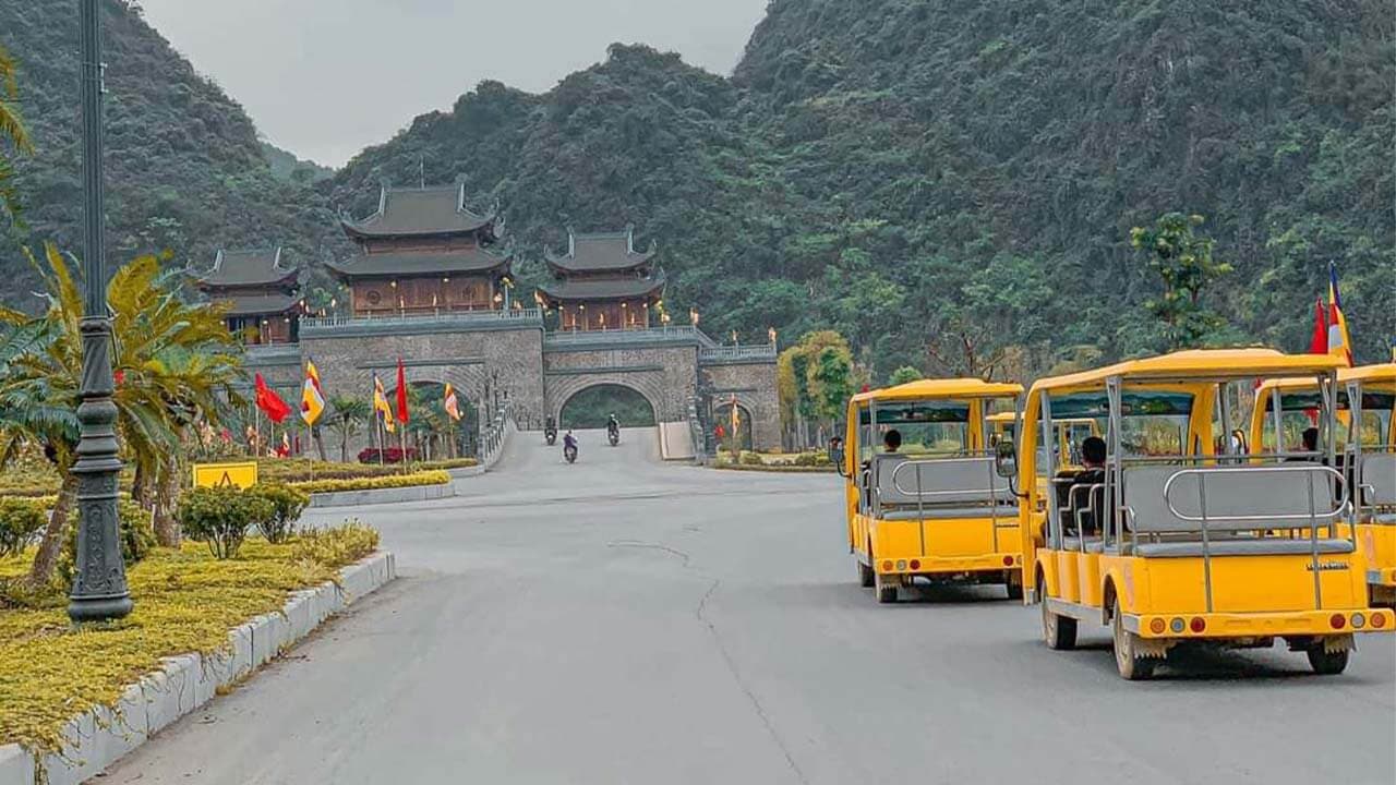 Tour Chùa Tam Chúc – Địa Tạng Phi Lai 1 Ngày 3