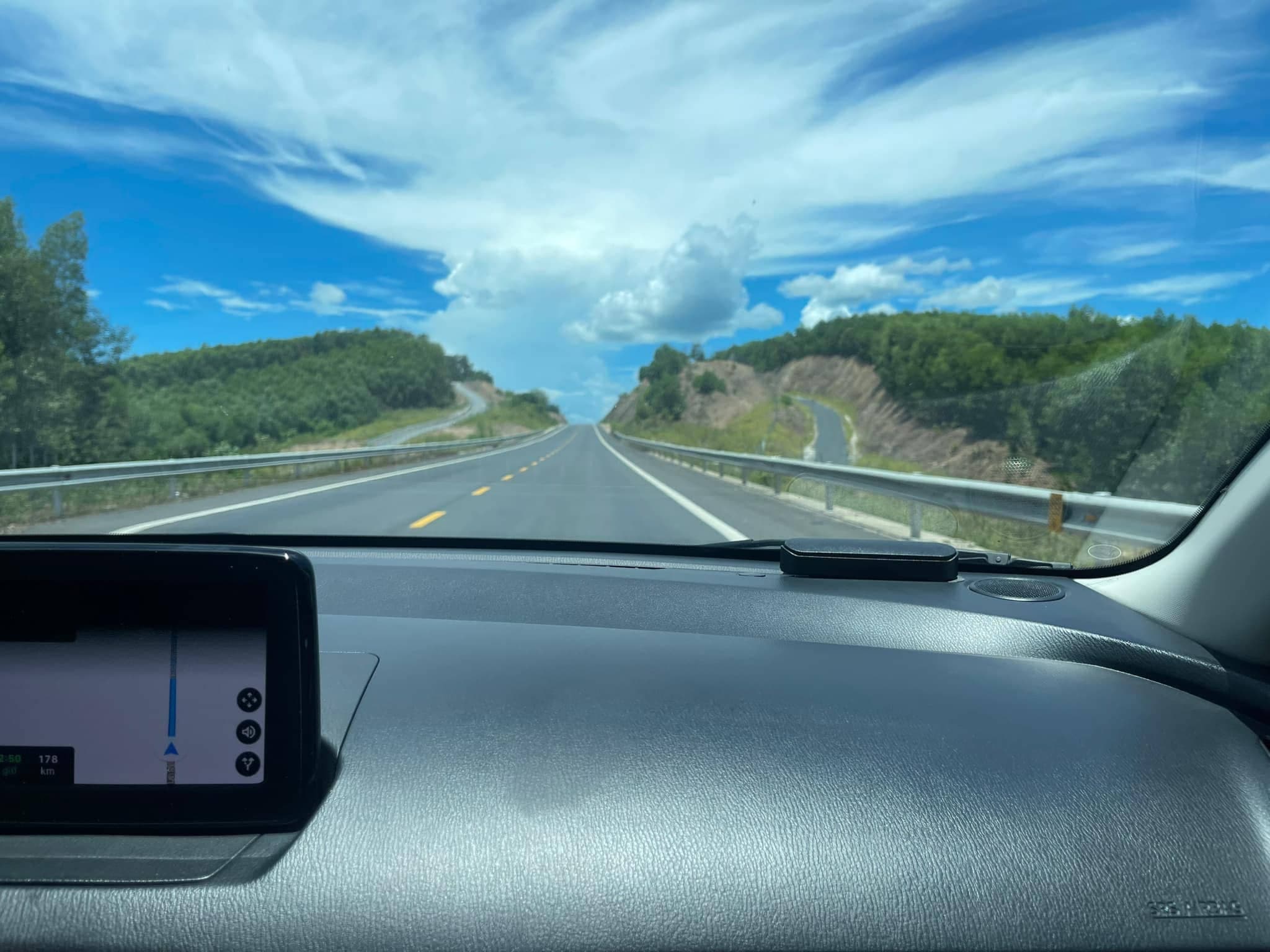 Kinh nghiệm du lịch Hà Nội – Quảng Bình – Huế 5, 6 ngày bằng ô tô tự lái: Lịch trình chi tiết