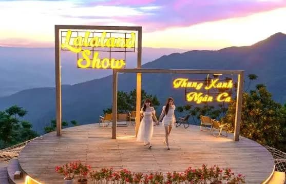 Lala Coffee & Show Tam Đảo