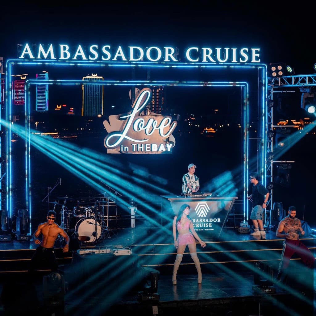 Đặt Ăn tối trên du thuyền Ambassador khuyến mãi cuối năm 2024