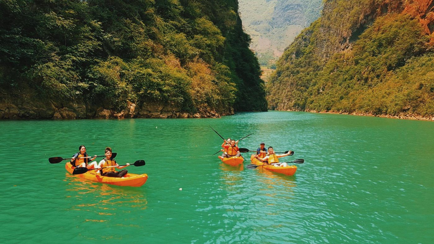 trèo thuyền kayaking trên sông nho quế