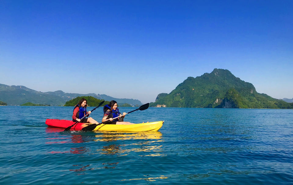 trào thuyền kayaking tại bakhan resort