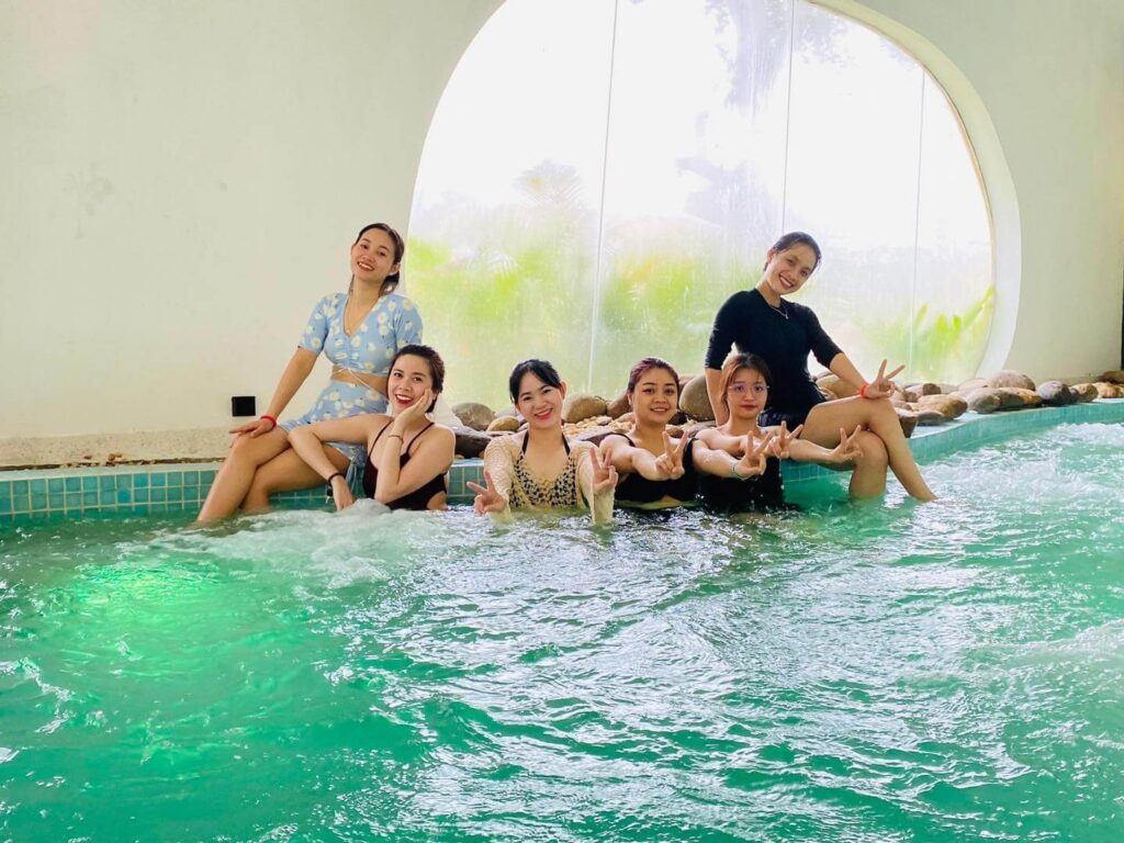 tắm khoáng nóng onsen hoà bình