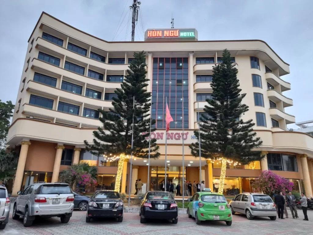 khach san hon ngu hotel cua lo 100