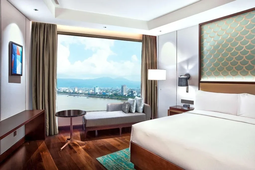 Top 12 Khách Sạn & Resort 5 Sao Tốt Nhất Tại Đà Nẵng 6 khach san hilton da nang 110
