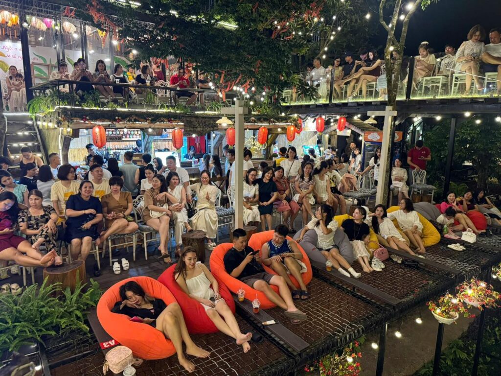 Tiệm Mơ Màng Coffee Tam Đảo – quán cà phê có nhạc sống giữa sương đêm 2 mơ màng show ở tam đảo